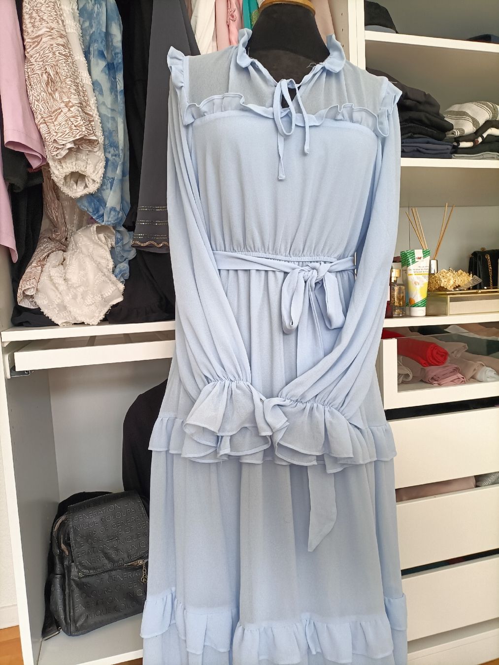 Vestiti: Robe longue bleu ciel, voile transparente, taille – Nuovo e nell'imballaggio originale da La Chaux-de-Fonds venduto da Luxary.25cachmirepro 8