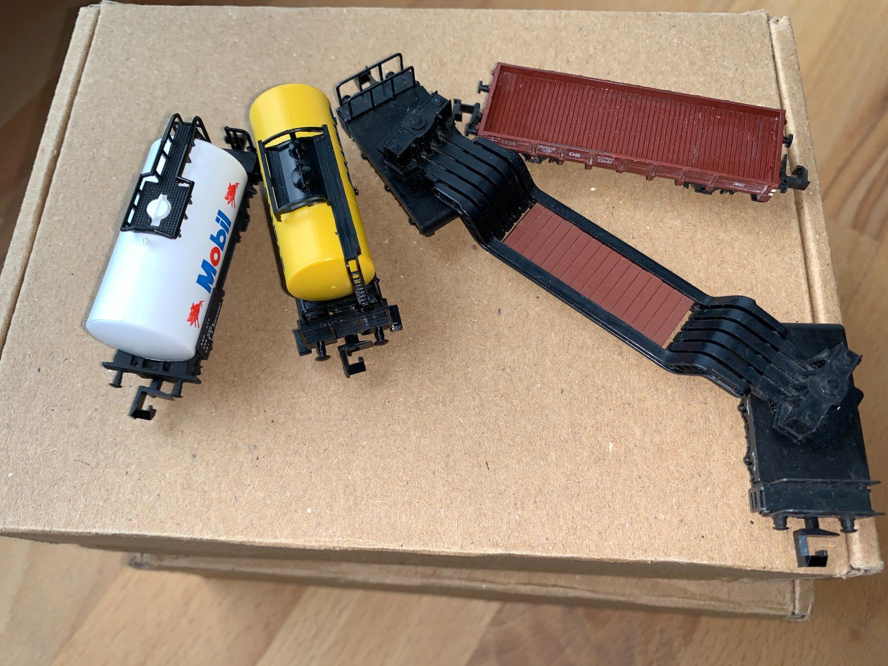 Modellini di ferrovie: 4 diverse Wagen – Nuovo (secondo la descrizione) da Belp venduto da capowiga