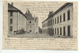 COLOMBIER Une cour de la caserne, Pferd