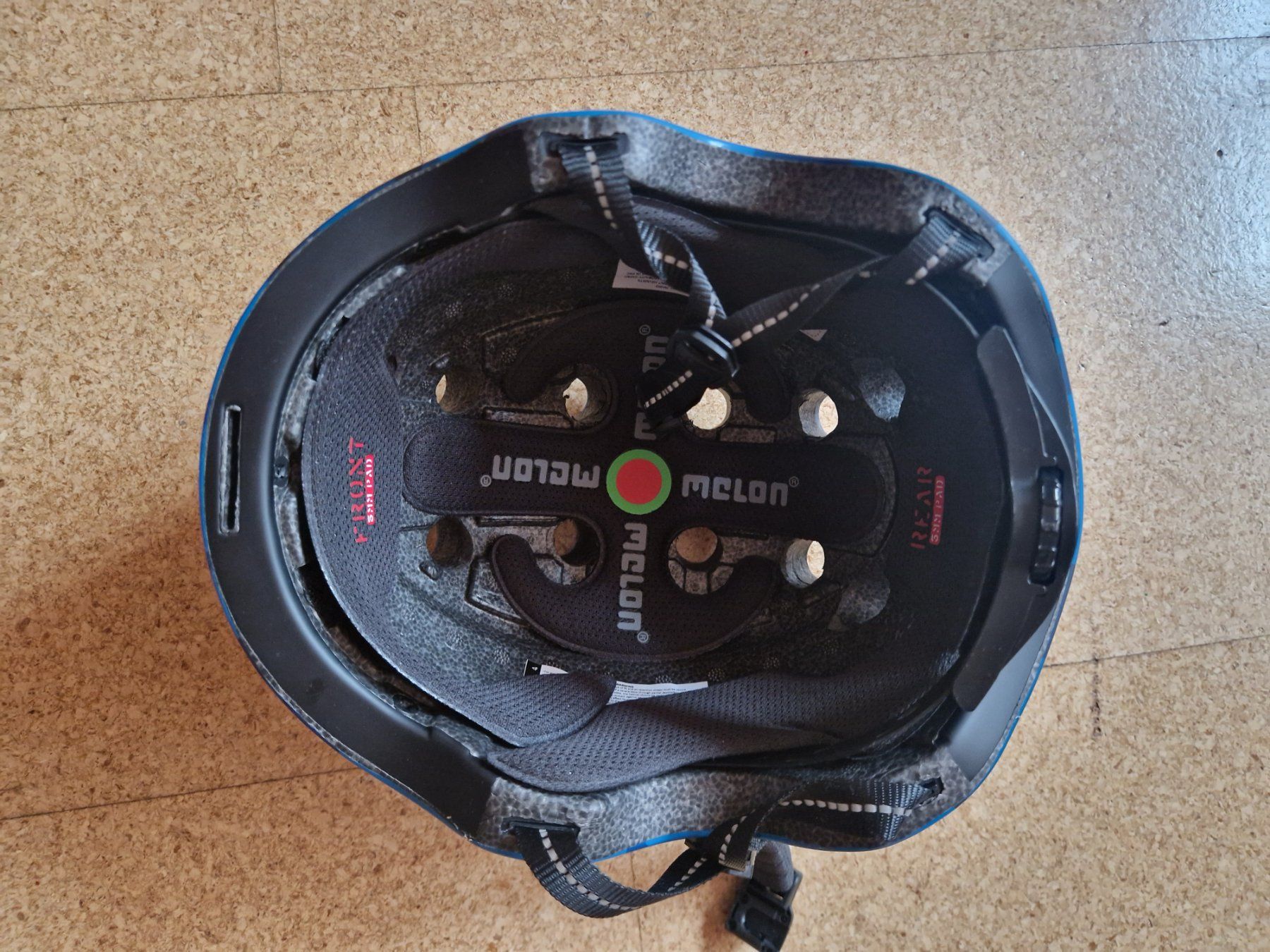 Casques: Fahrrad Helm – Neuf (Voir description) à Erschwil par phi_6glm 2