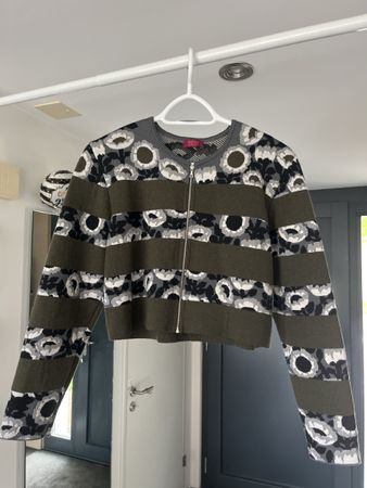 Oléana Strickjacke, Grösse XL, Blumenmuster, Top Zustand!