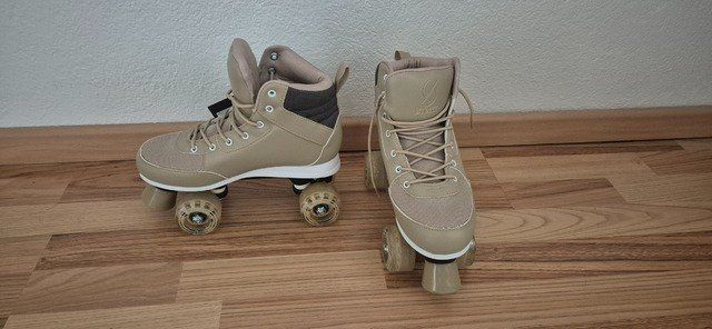 Pattini in linea & Pattini a rotelle: Beige Rollschuhe Grösse 40 – Usato da Visp venduto da rautolino