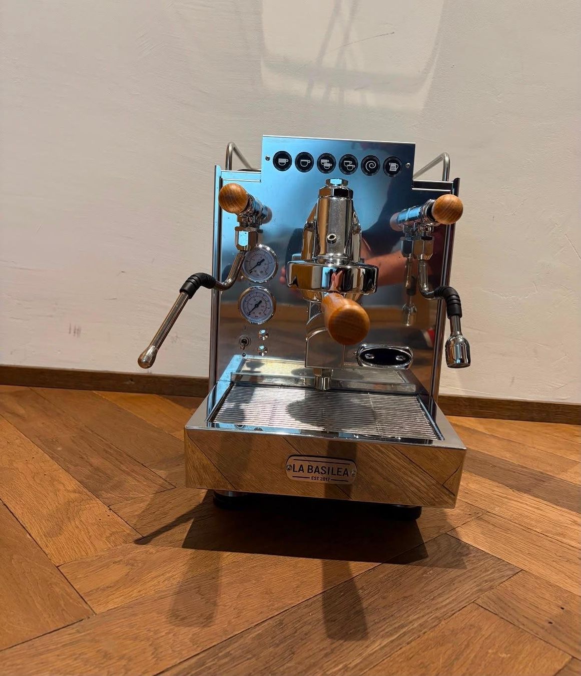 Macchine per caffè & Macchine per espresso: La Basilea UNO A1 Siebträgermaschine – Usato da Zürich venduto da Sduindam