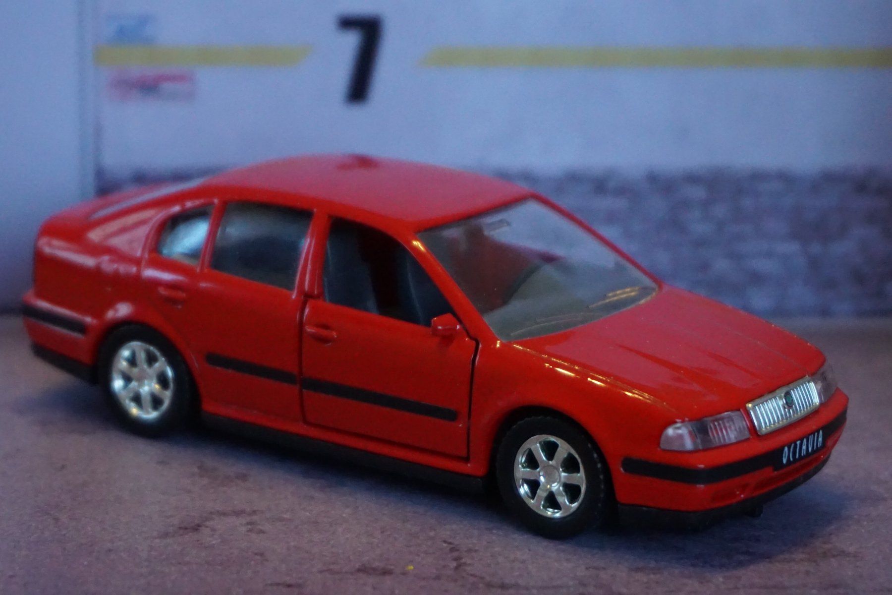 Skoda Modellini d'auto: Skoda Octavia 1:43 TOP !!!!!!!!!! – Usato da Reiden venduto da Doppeldecker69