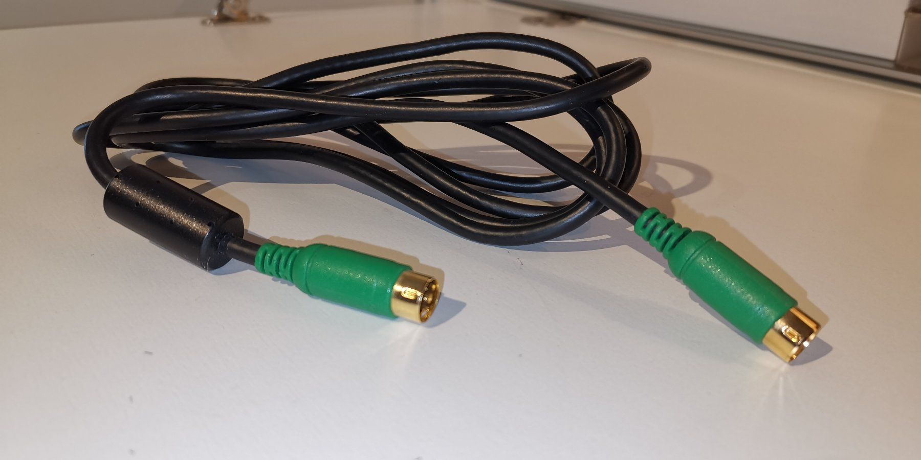 Cavi: 9-pin mini DIN Audio Input Kabel 2,5 m – Usato da Genève venduto da Somethingwicked