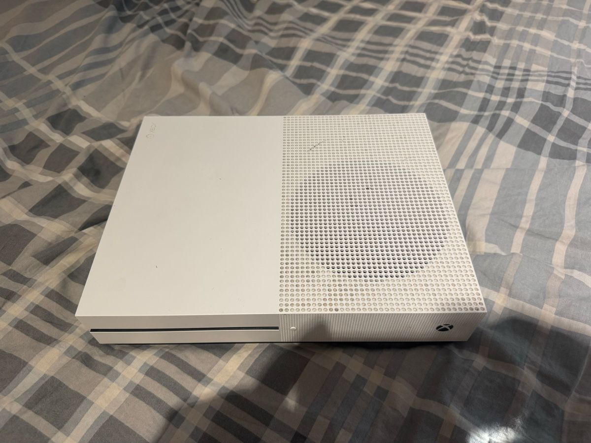 Microsoft Konsolen: Console Xbox One S 1To avec manette – Gebraucht aus Nyon von Froomito 2