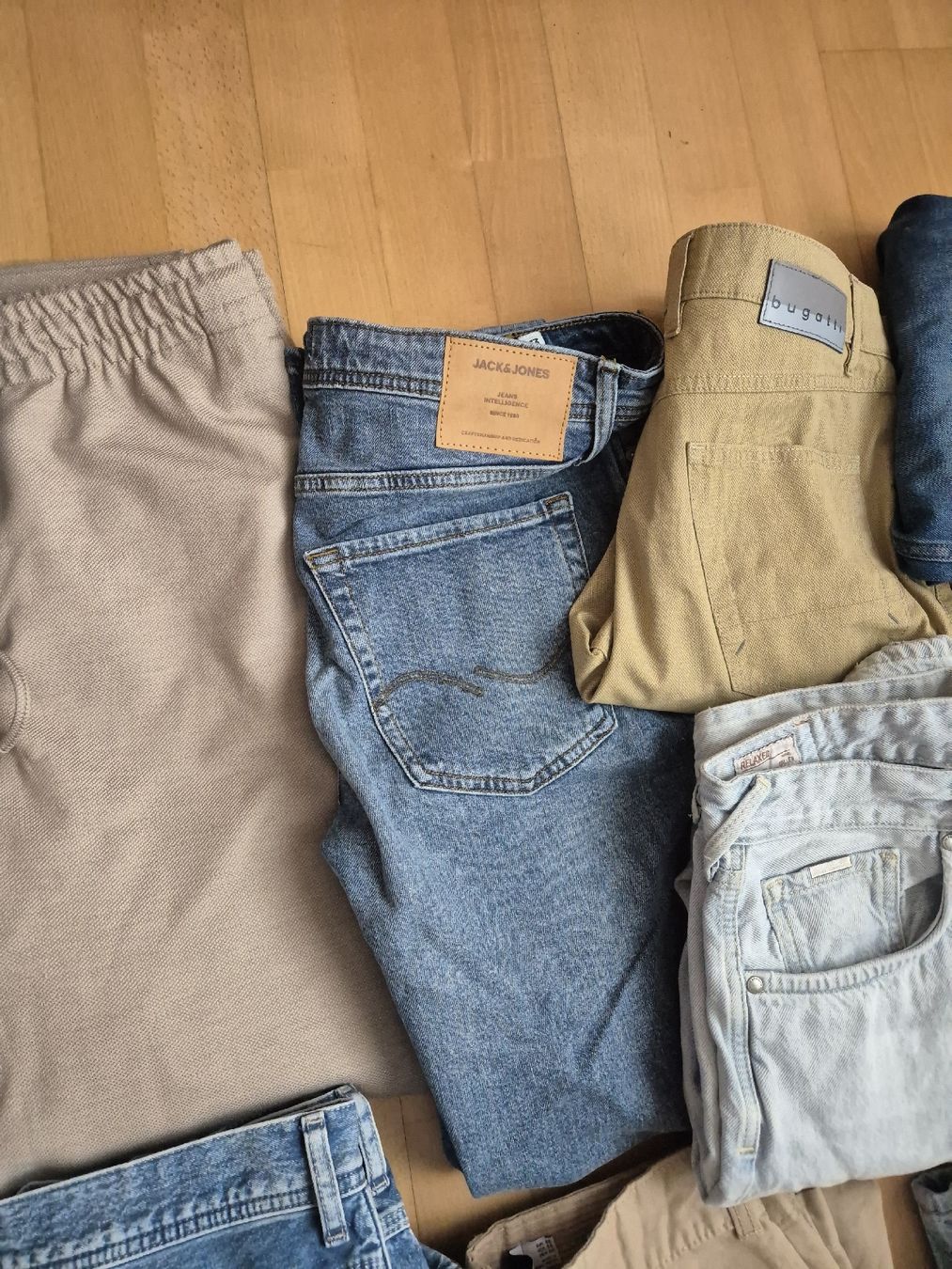 Kleiderpakete: Hosen Sammlung – Gebraucht aus Herisau von noa_svn7 3