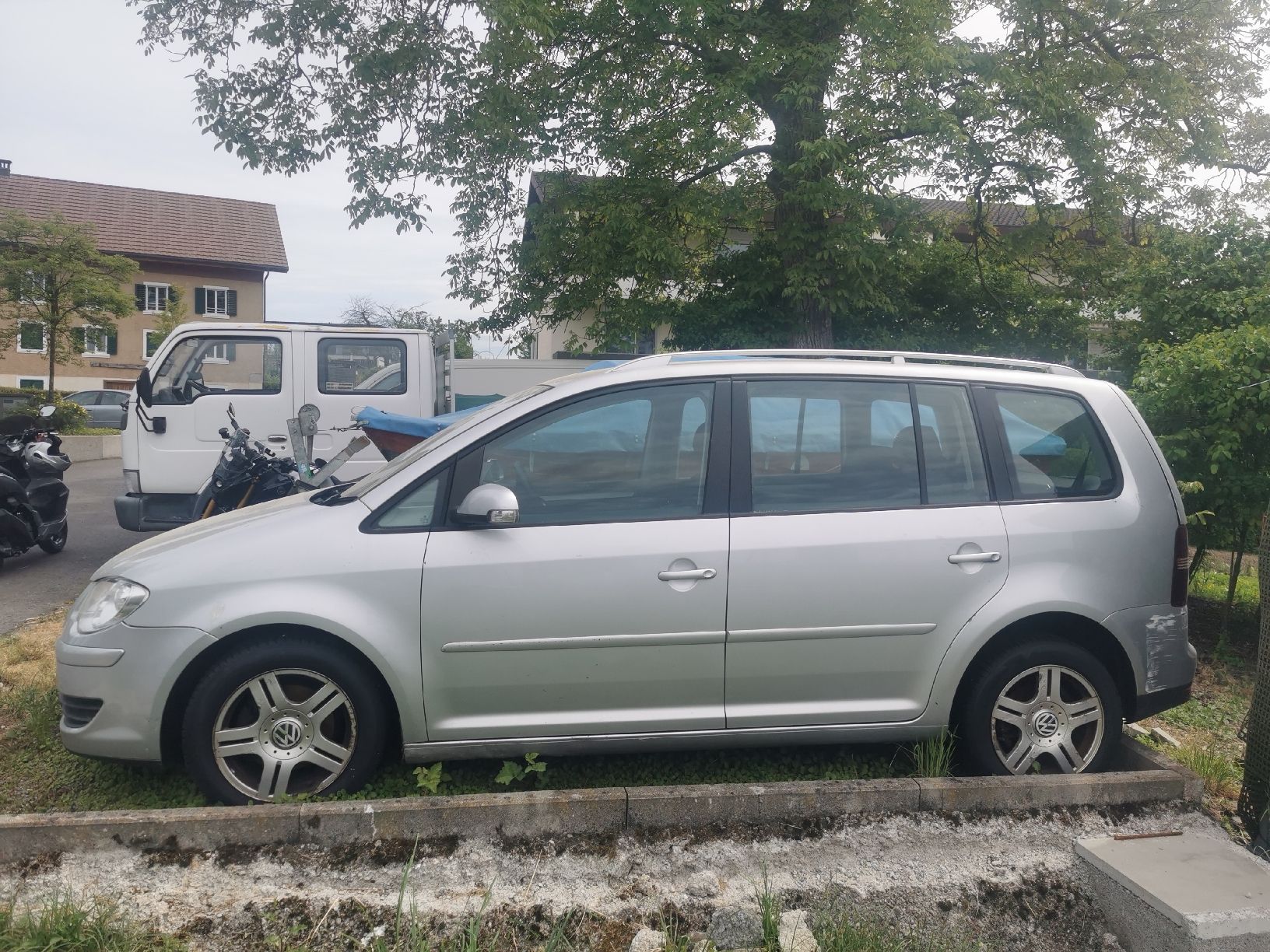 VW Automobili: VW Touran 1.9 D 7 Platz – Usato da Brunnen venduto da julsch.fulsch 1