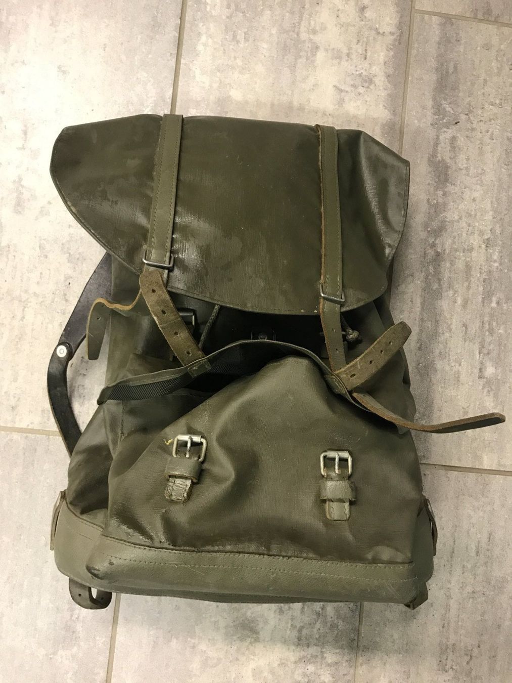 Zaini: Militär Rucksack – Usato da Läufelfingen venduto da Zehnerlein