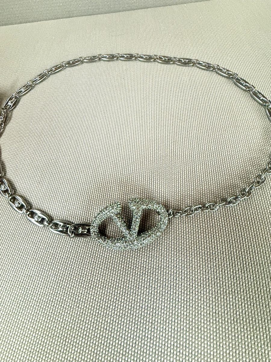 Valentino Cinture: Valentino V logo chain belt – Nuovo (secondo la descrizione) da Cologny venduto da sab_xh7v