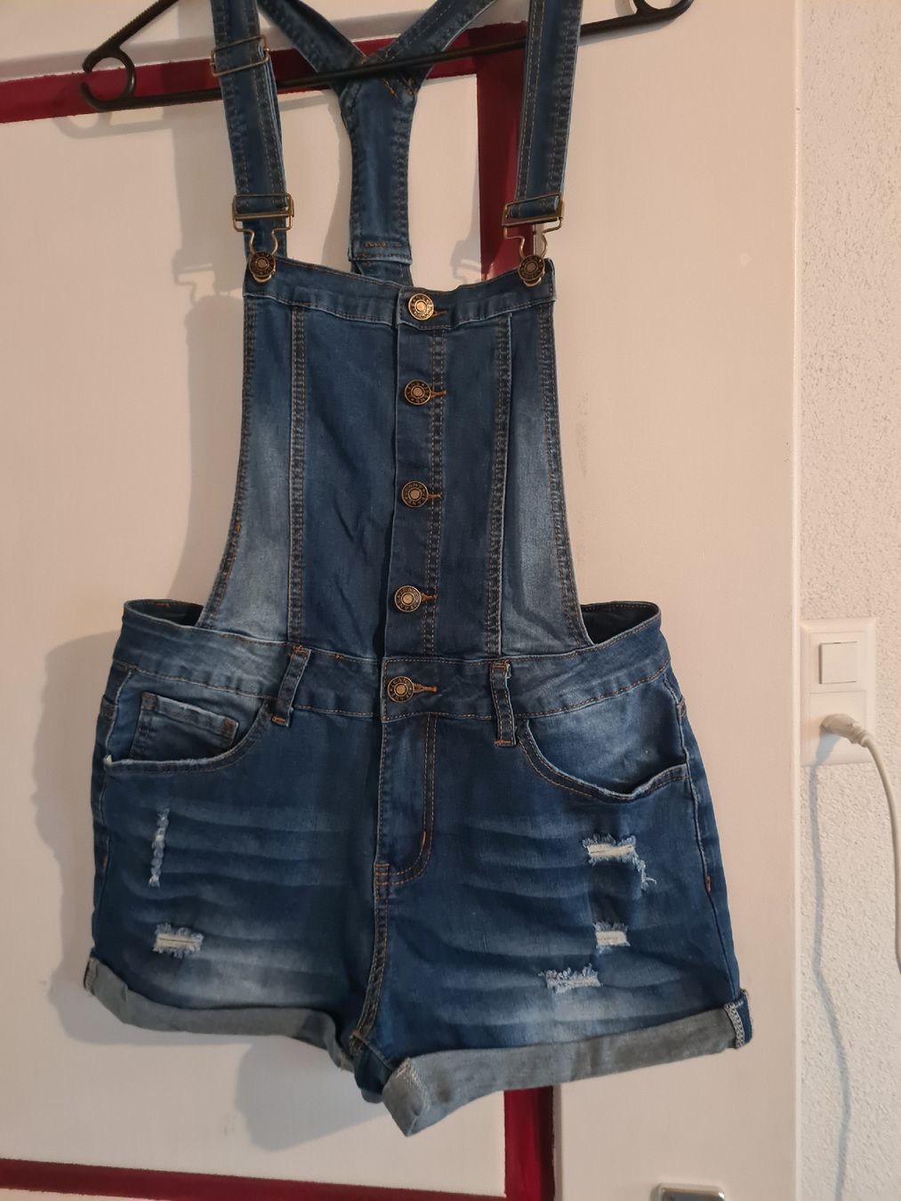 Jeans: Coole Jeans Latzshorts M Damen – Usato da Balterswil venduto da bischoftanja