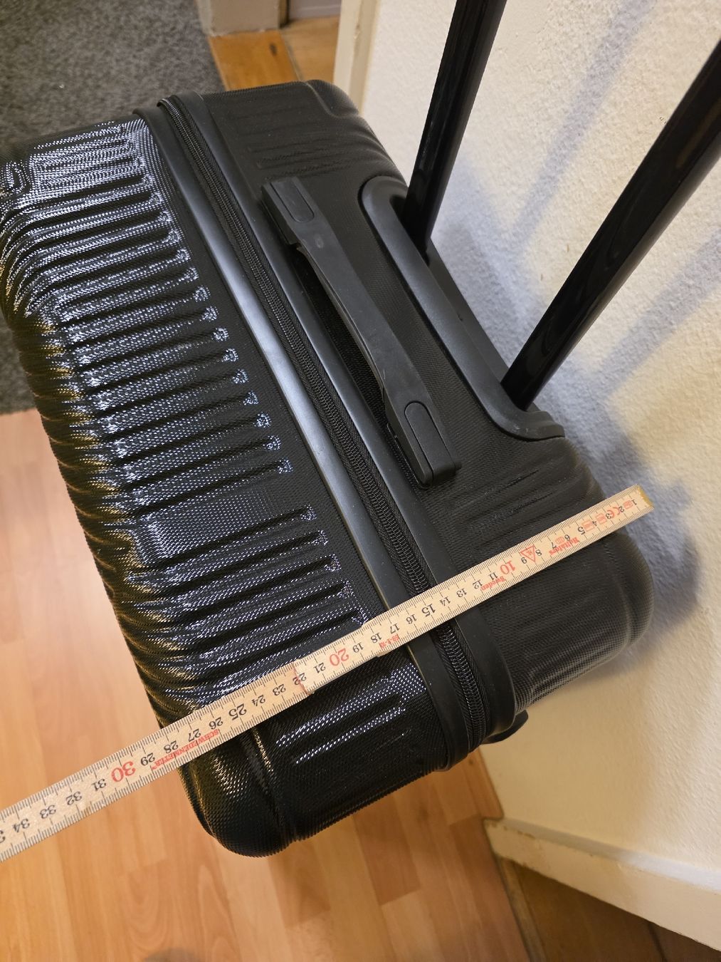 Valigie: Neu Gross Reisekoffer – Nuovo (secondo la descrizione) da Zürich venduto da Boys_68 3