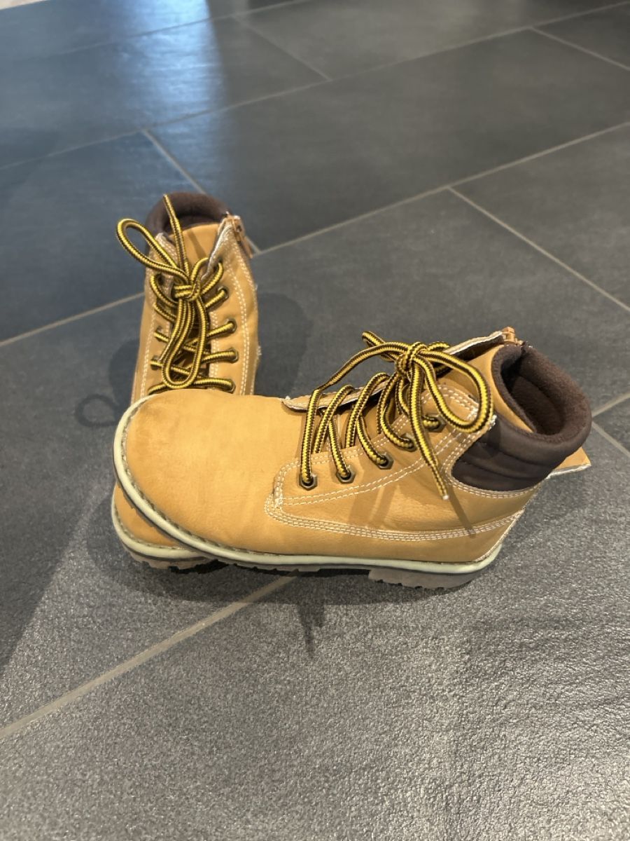 Scarpe per ragazzi: Winterschuhe – Usato da Brütten venduto da Thomas8311 1