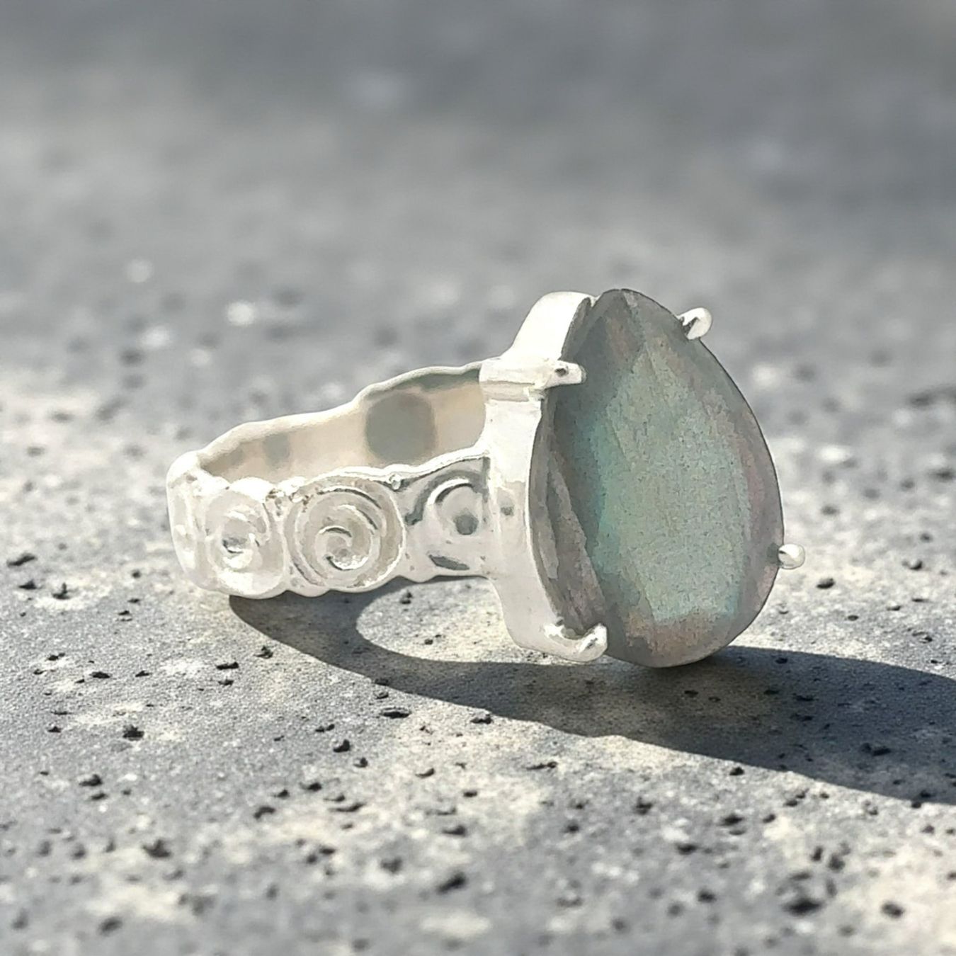 Olga Ribler Anelli: Unikate Silber Ring 925 mit Labradorit  Grösse 59 – Nuovo (secondo la descrizione) da Luzern venduto da Schmuckoutlet