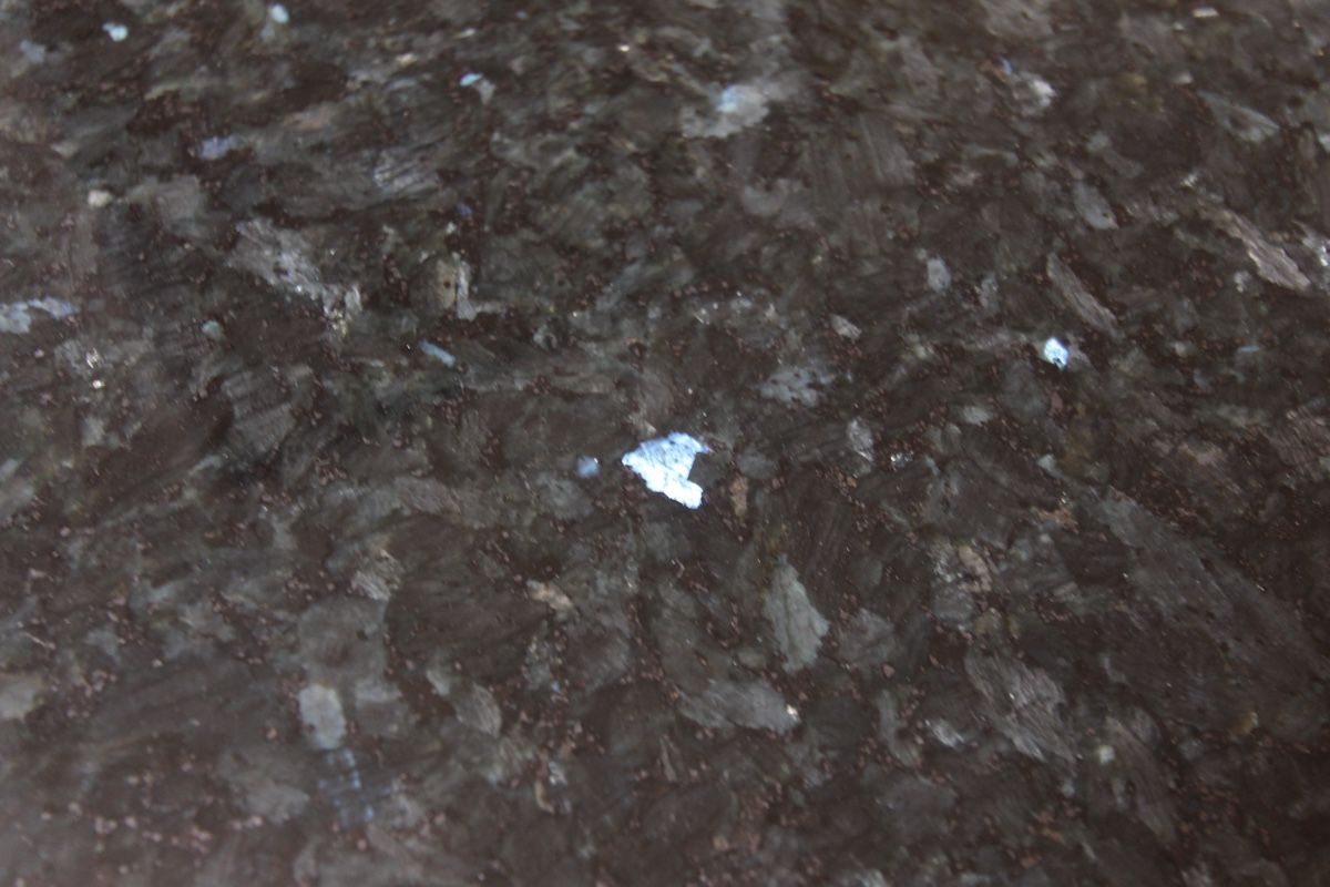 Pietre & tegole: Steinplatte Syenit Larvikit Labrador Emerald Pearl – Nuovo (secondo la descrizione) da Bern venduto da ELETTOBERN 1