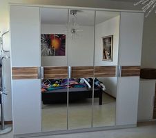 Kleiderschrank 5 Türen Weiss/Spiegel guter Zustand