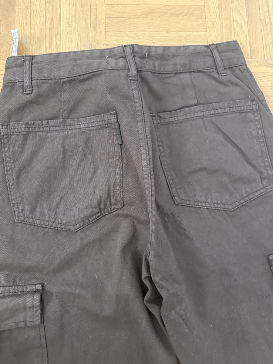 Stradivarius Pantaloni: Pantalon cargo marron STR – Usato da Vernier venduto da DubasNicole 3