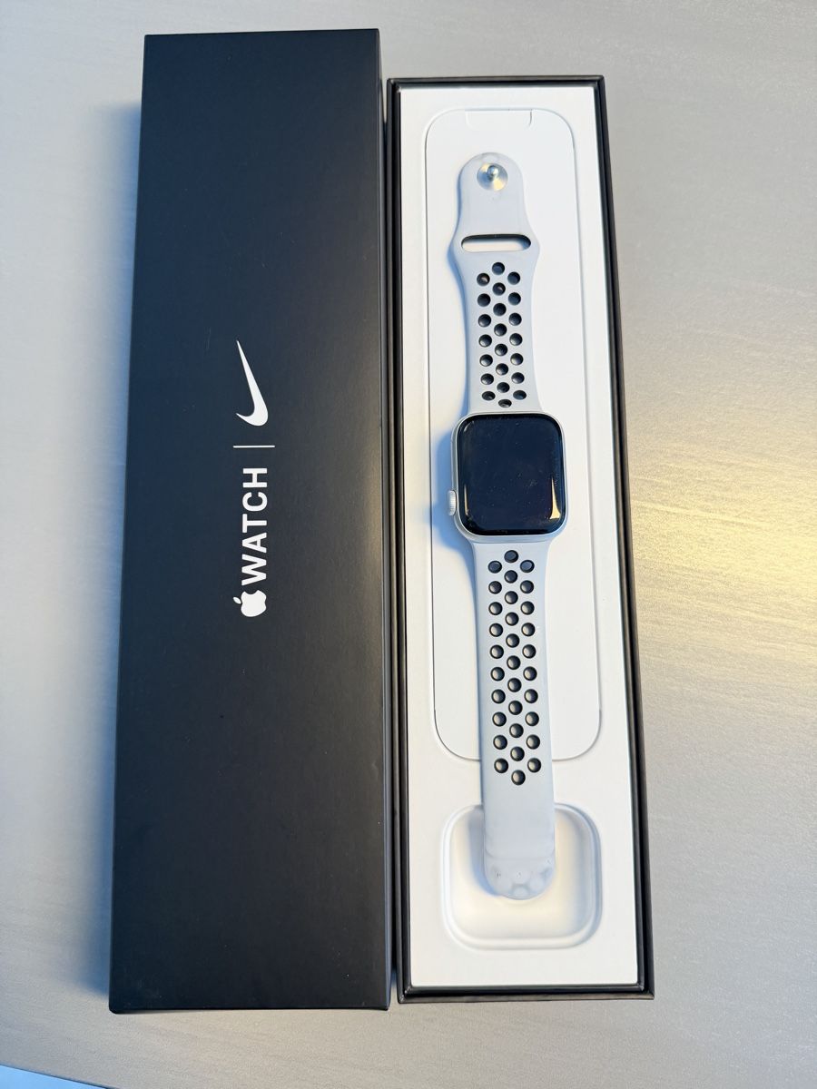 Apple Smartwatch: Apple Watch Series 6 - Nike  – Gebraucht aus Brigerbad von kate1111 1