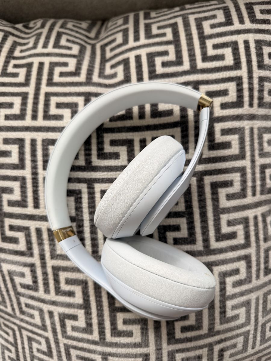 Beats Cuffie: Cuffie Beats Studio 3 bianche – Usato da Basel venduto da ter_8qzp 2