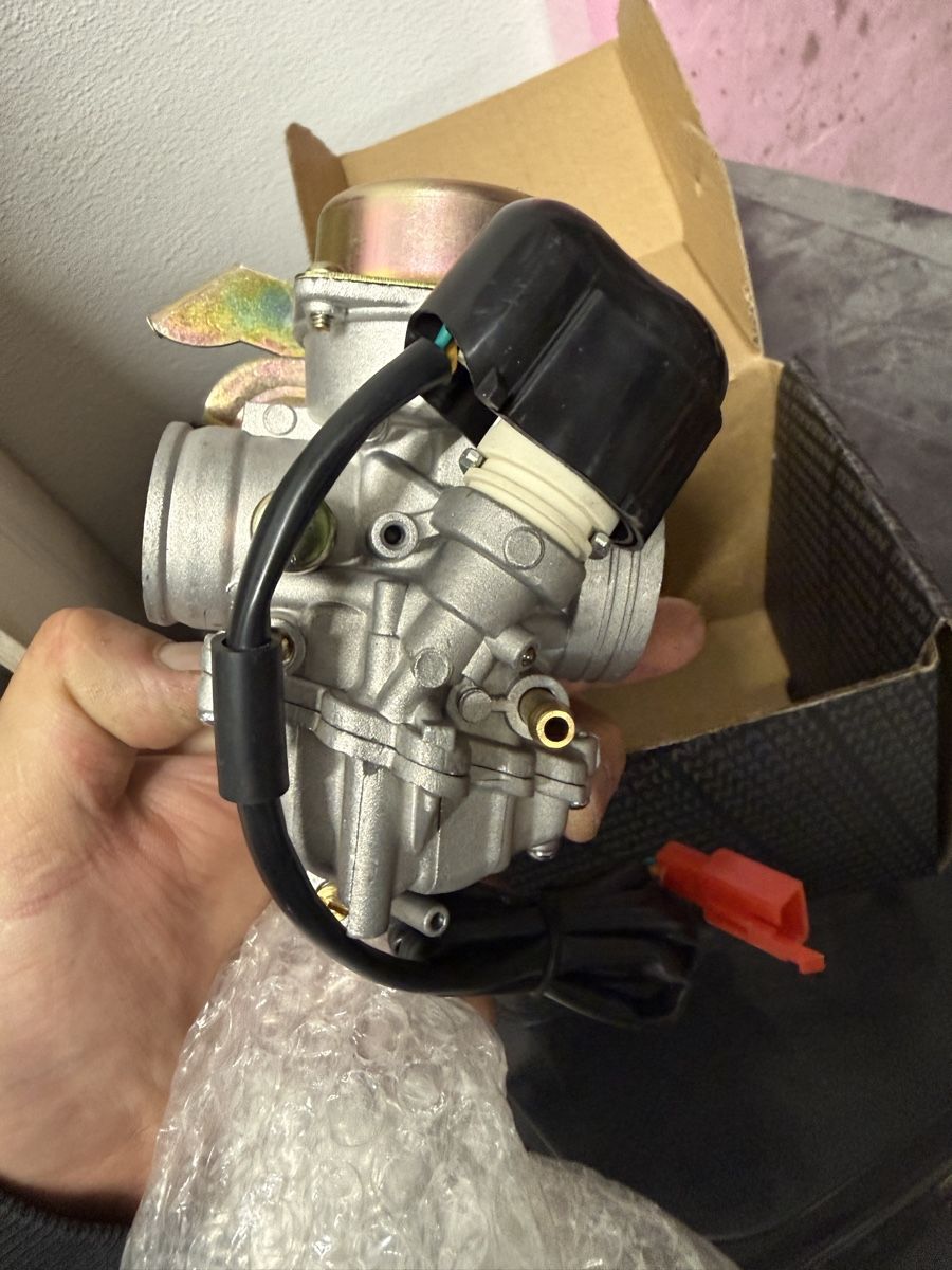 Piaggio Tutti pezzi di ricambio per scooter: Piaggio 4T 125  vergaser  – Nuovo e nell'imballaggio originale da Wetzikon ZH venduto da KIEE 1