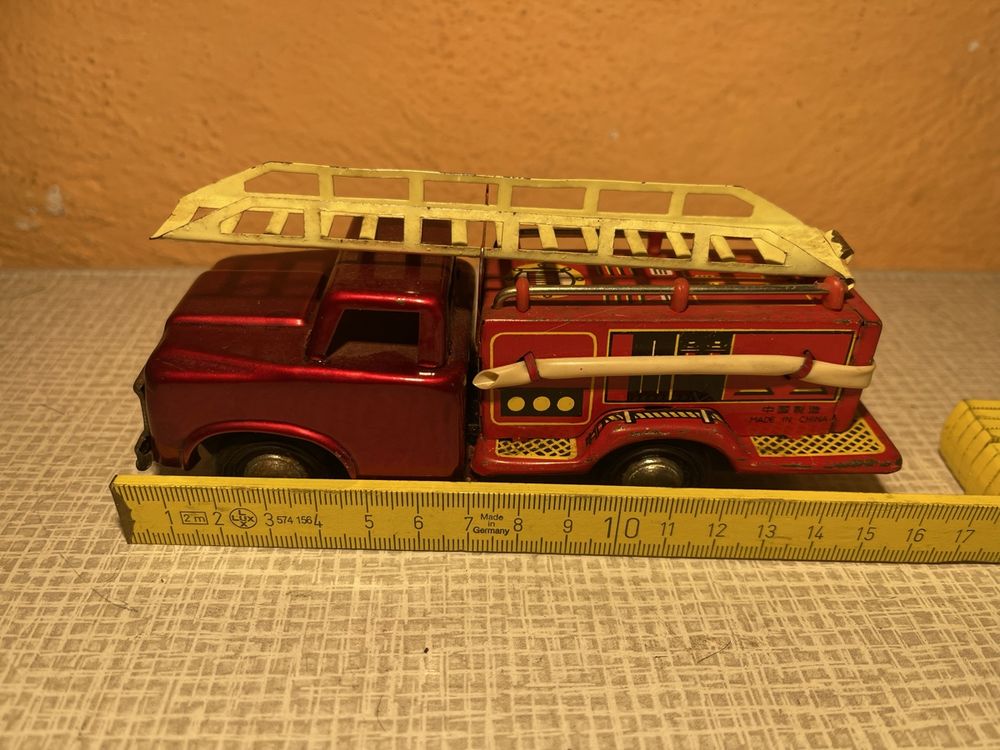Jouets: Blechspielzeug Feuerwehrauto 16cm – D'occasion à dietikon par fernando011 5