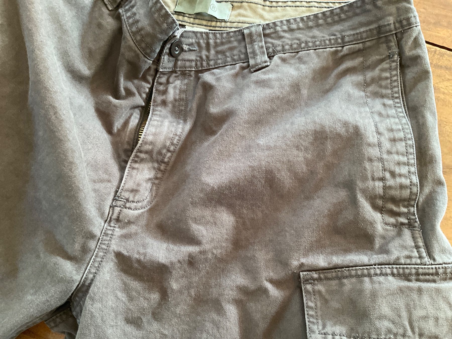 Pantaloni: Short cargo homme, taille 54 – Usato da Avenches venduto da Tinkey 3