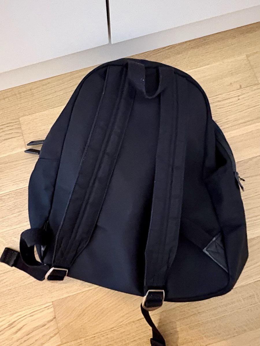 Tommy Hilfiger Rucksäcke: Tommy Hilfiger Black Backpack  – Gebraucht aus Meyrin von yej_w8lz 4