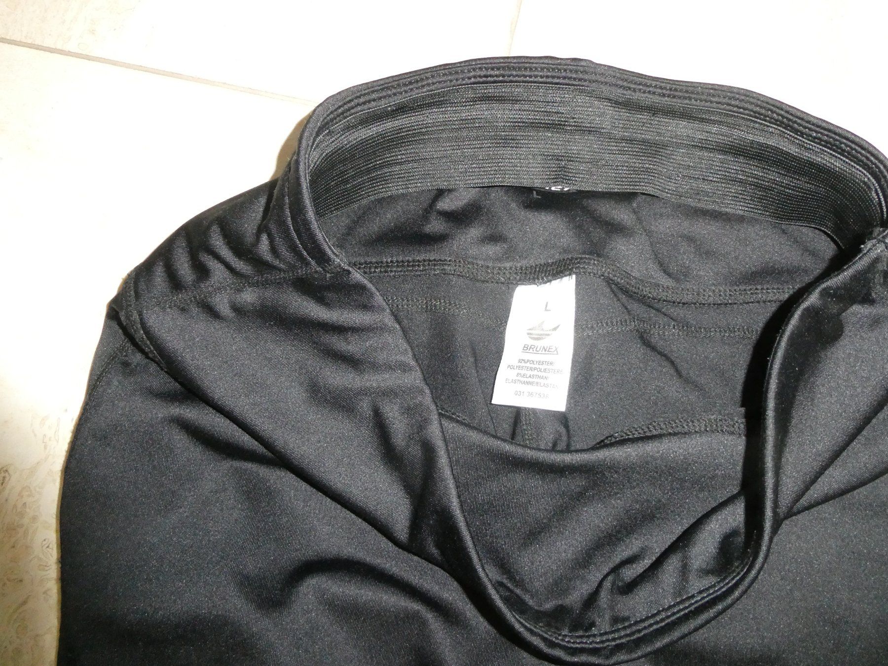 Kleiderpakete & -sets: Sporthose mit Tops – Gebraucht aus Mels von KOSL 1