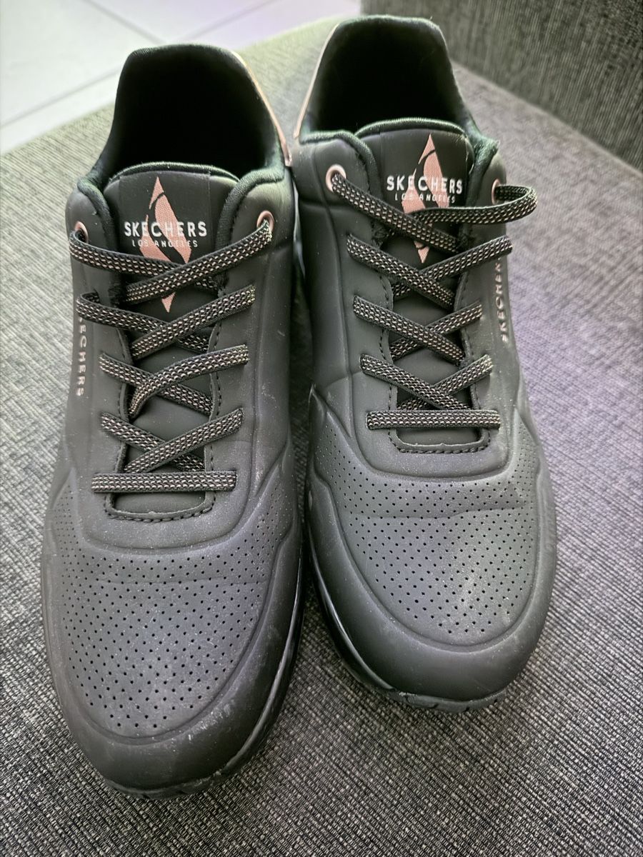 Canestri da basket: Baskets Skechers taille 40 comme neuves – Nuovo (secondo la descrizione) da Courgevaux venduto da auxtrouvailles