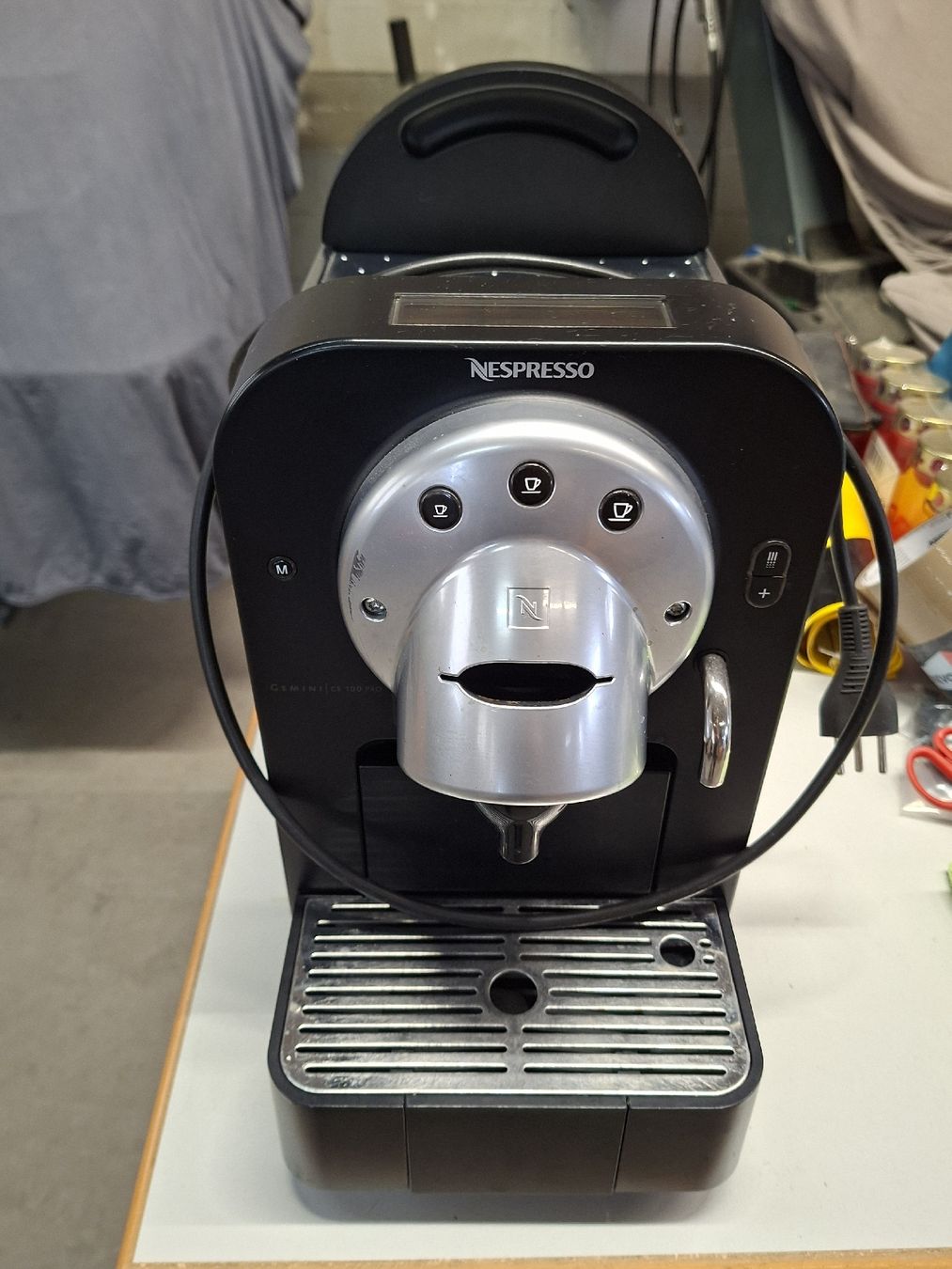 Nespresso Macchine per caffè & Macchine per espresso: Nespresso Professional CS 100 – Usato da Oberhasli venduto da Cortina