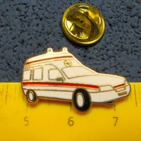 KRANKENAUTO AMBULANZFAHRZEUG AUTO PIN ENAMEL ROTES KREUZ