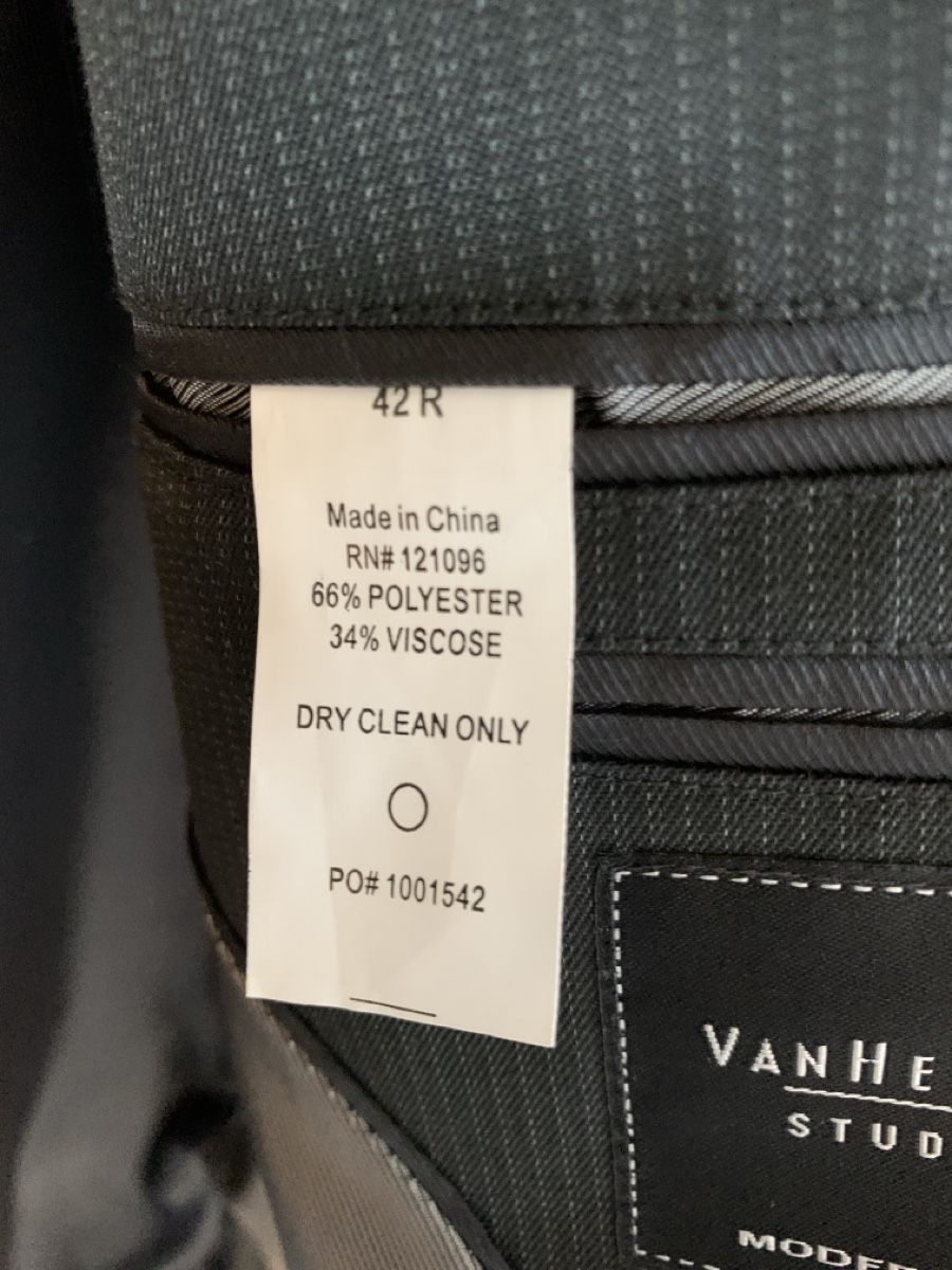 Completi: Herren Anzug VanHeusen Studio 42R Schwarz Gestreift – Usato da Mörigen venduto da Andriboy 7