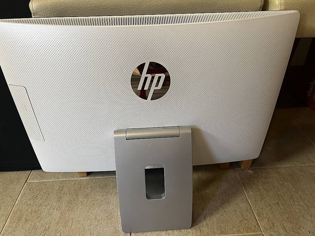PC: HP Desktop Windows 10 – Usato da Eglisau venduto da Clint4 1