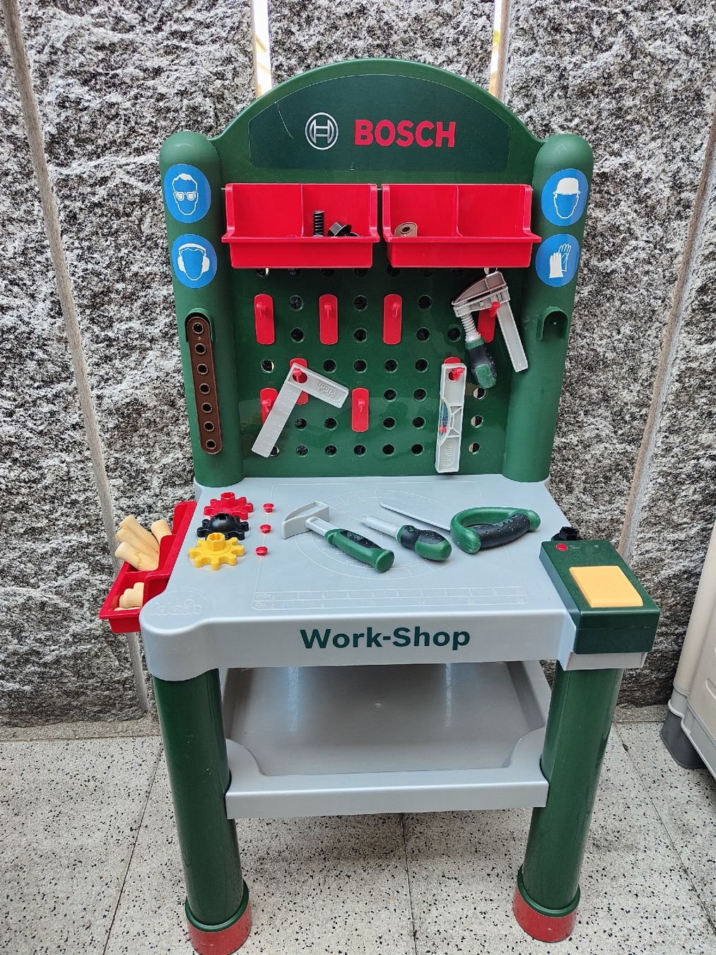 Jouets: Bosch Kinder Werkbank – D'occasion à Münchwilen TG par HeadArt