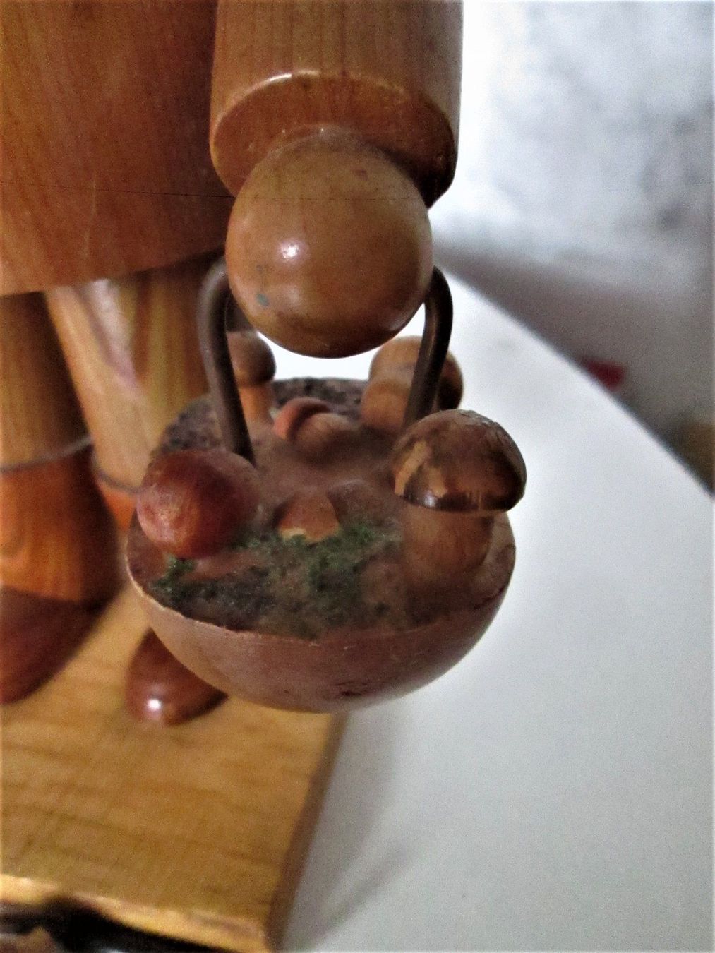 Figurines: Kleiner Holzmann. Räucherstäbchenhalter – D'occasion à Sementina par babucia 2