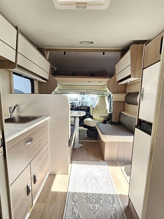 Veicoli da campeggio: TOP WOHNMOBIL mit Automat, Solar, Klima! – Usato da Recherswil venduto da Caravan-EmmE 9