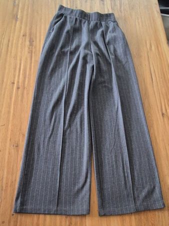 XS - Grösse, DAMEN Bundfaltenhose mit Nadelstreifen