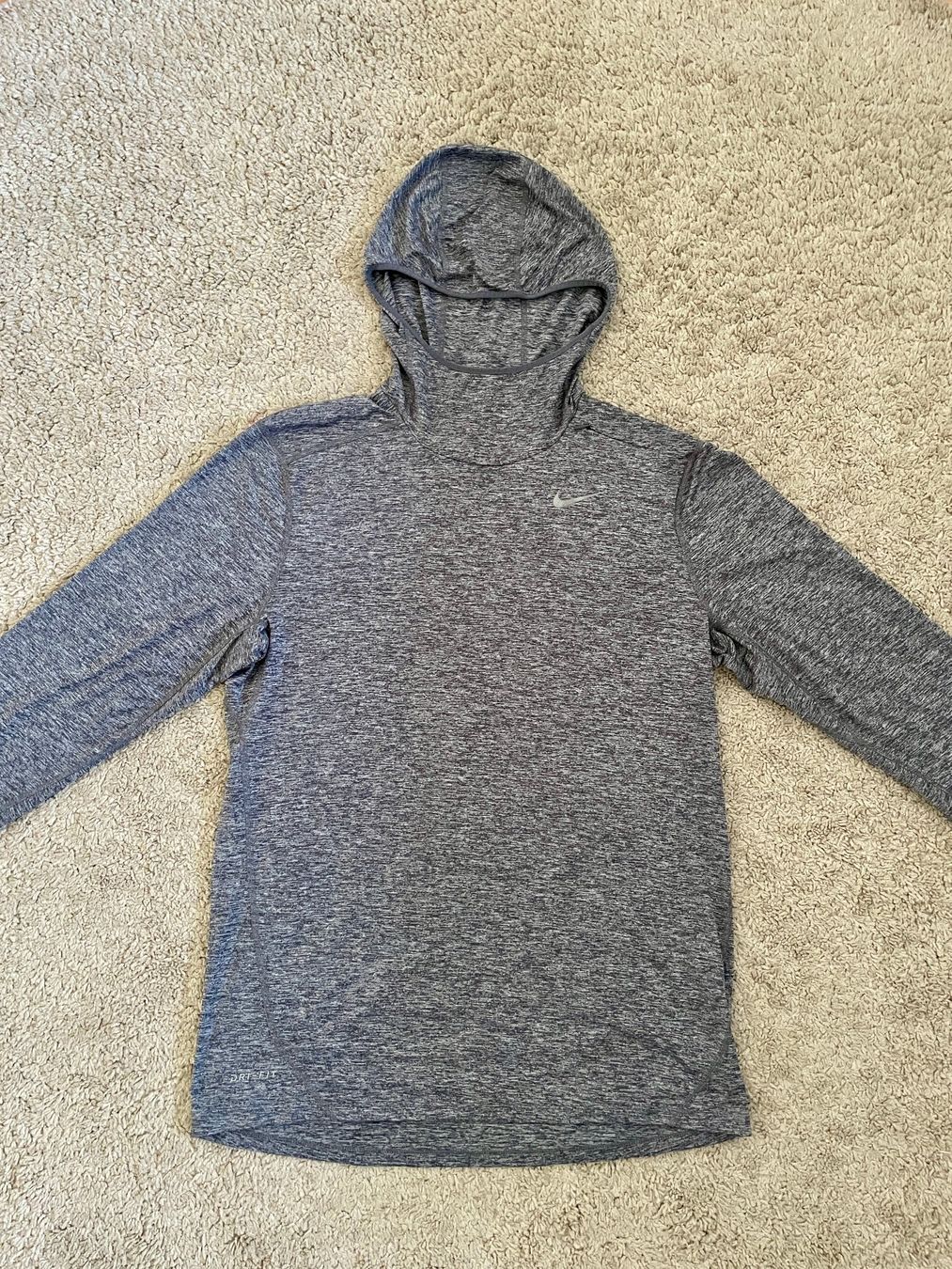 Nike Maglioni & Felpe: Nike Lauftop, Grau, Grösse M – Usato da Basel venduto da MarkenundKleidung 3