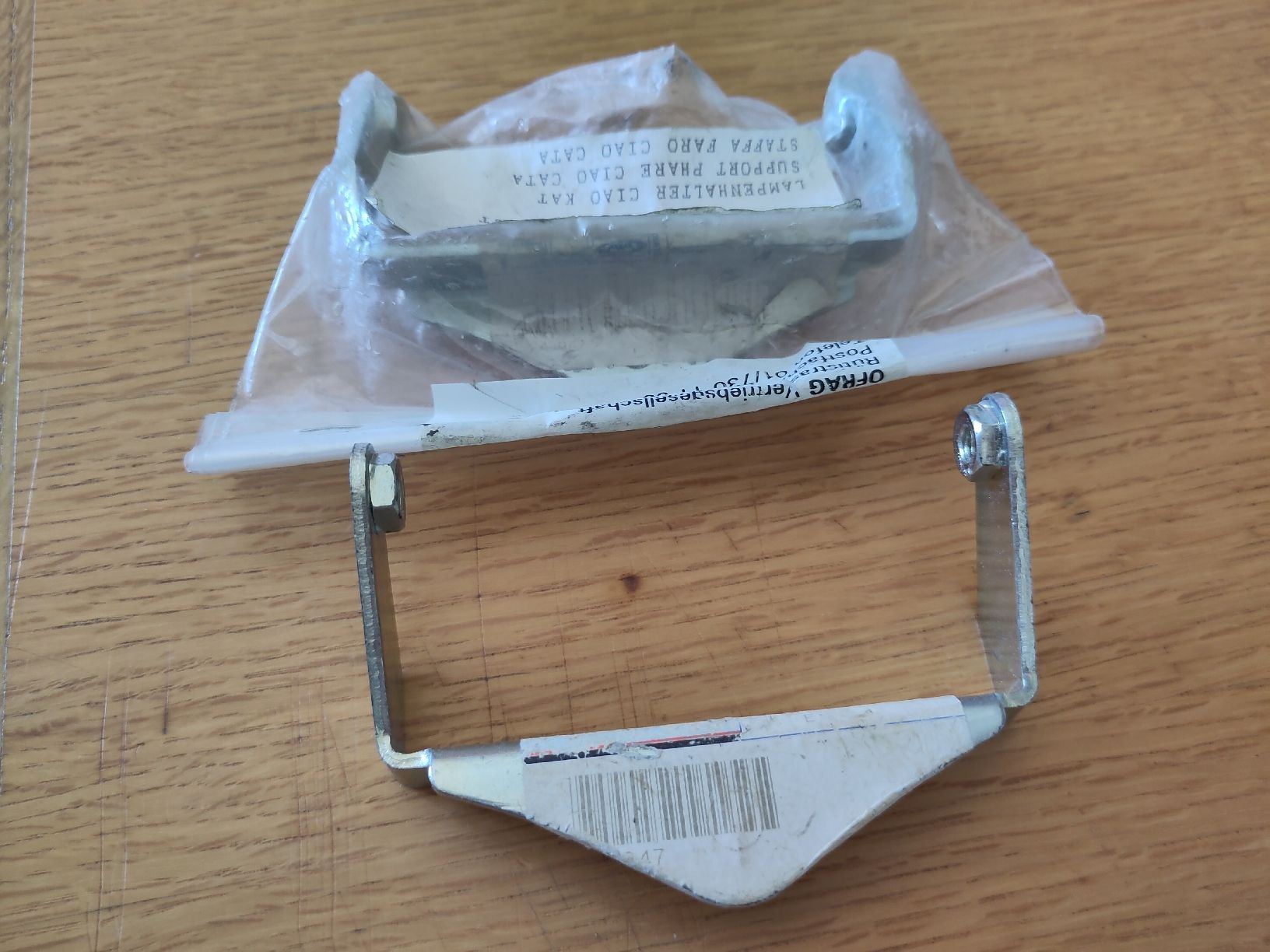 Piaggio Parti ricambio per ciclomotori: Fabrikneue Lampenhalter zu Piaggio Ciao Kat. – Nuovo e nell'imballaggio originale da Basel venduto da Corrado36 1