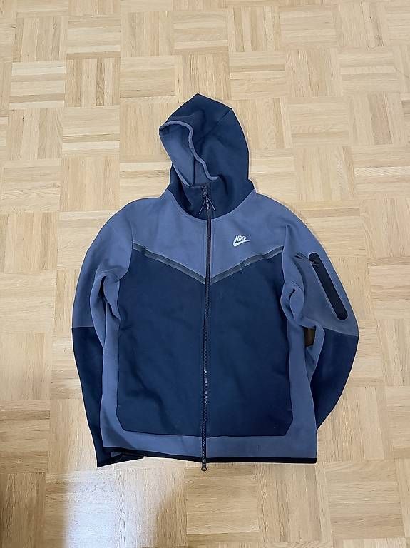 Vestes: Nike Tech Jacke – D'occasion à Basel par alu_l9s8