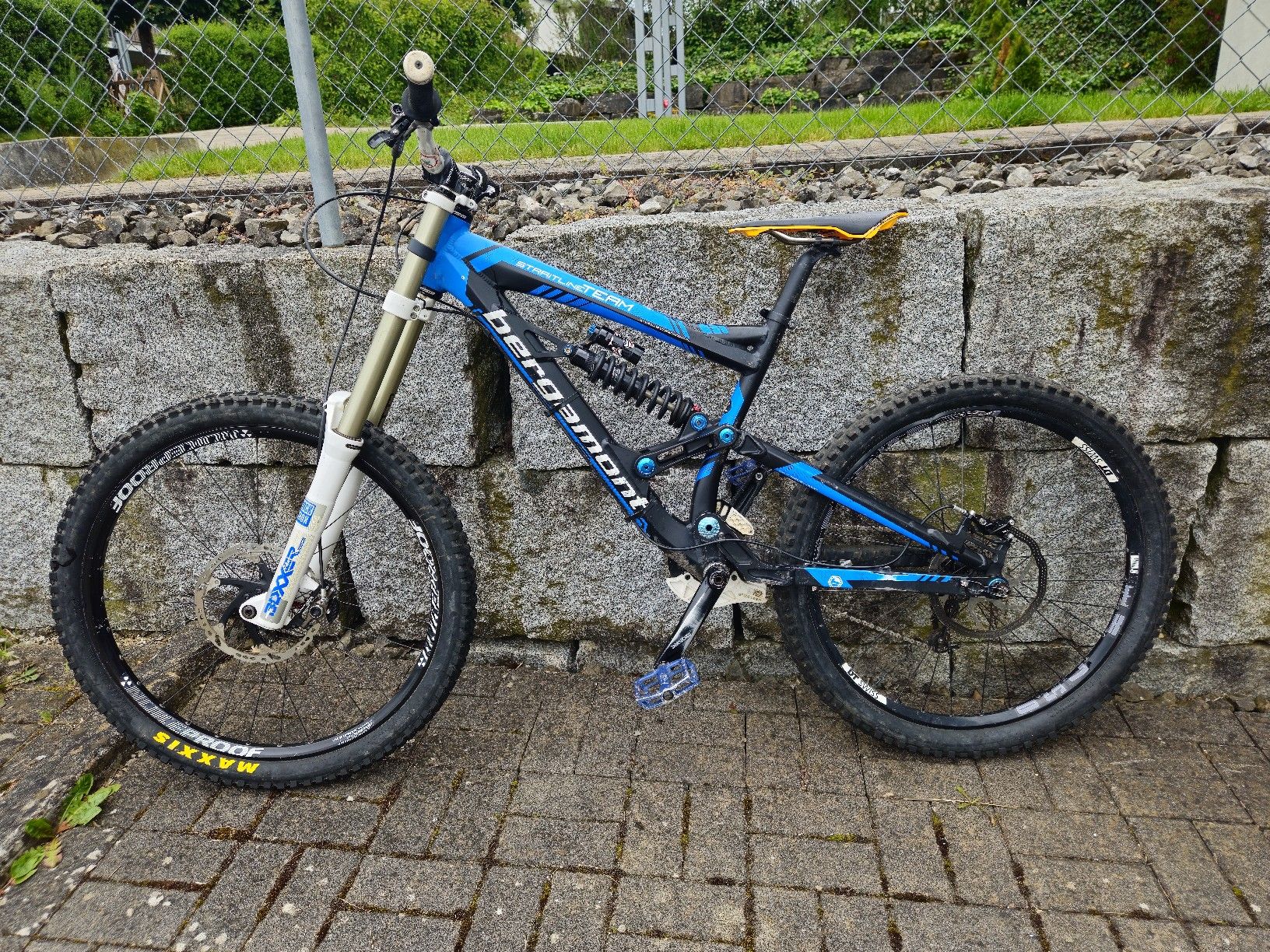 Bergamont Vélos: Bergamont Straitlin Team Downhill – D'occasion à Bleienbach par BG1221