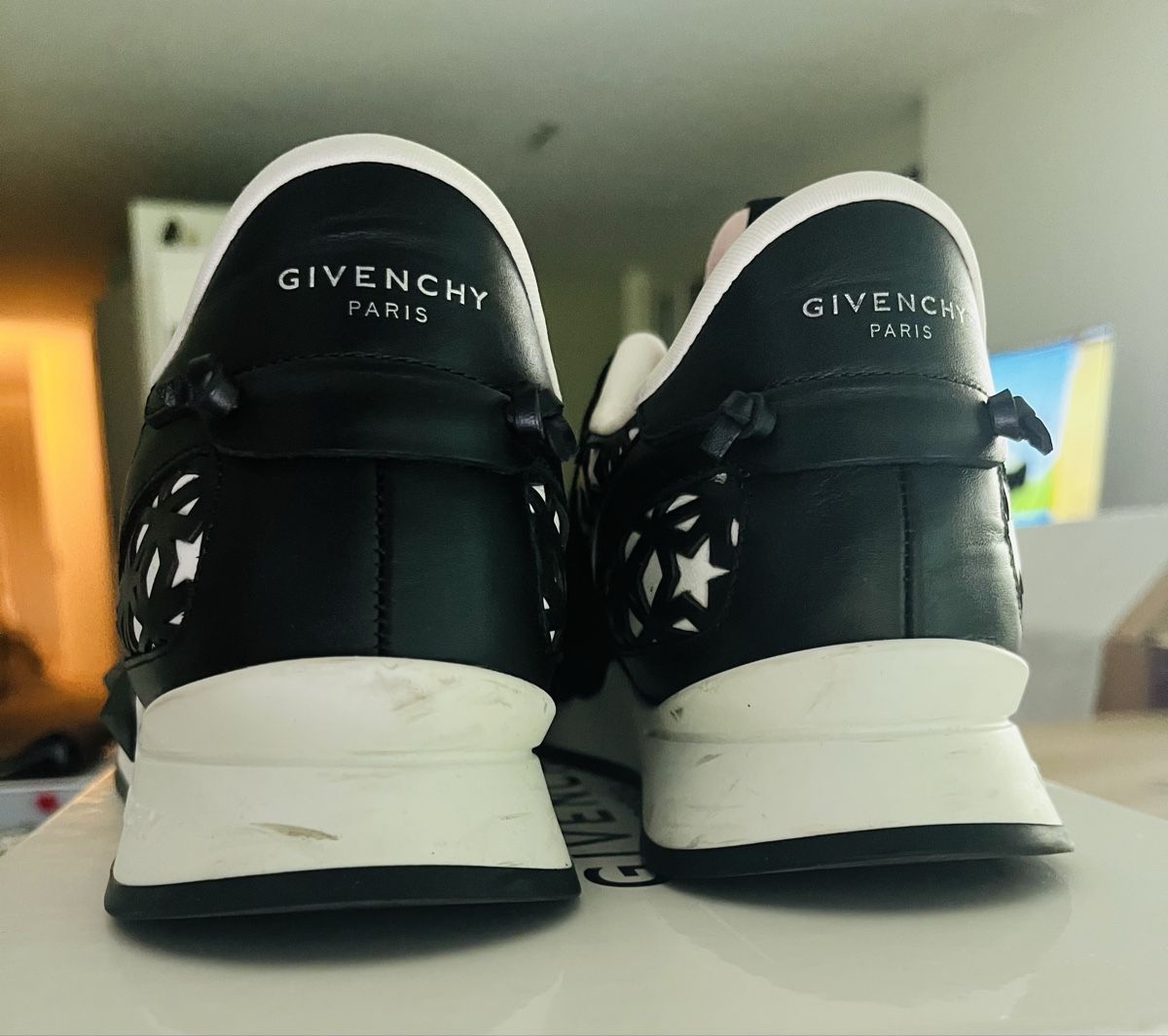 Damenschuhe: Givenchy Turnschuhe Runner Elastique Rose/Noir Grösse 37 – Gebraucht aus Zollikerberg von Funny014 1