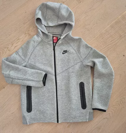 Coole Nike Sportjacke, wie neu 158-170 XL