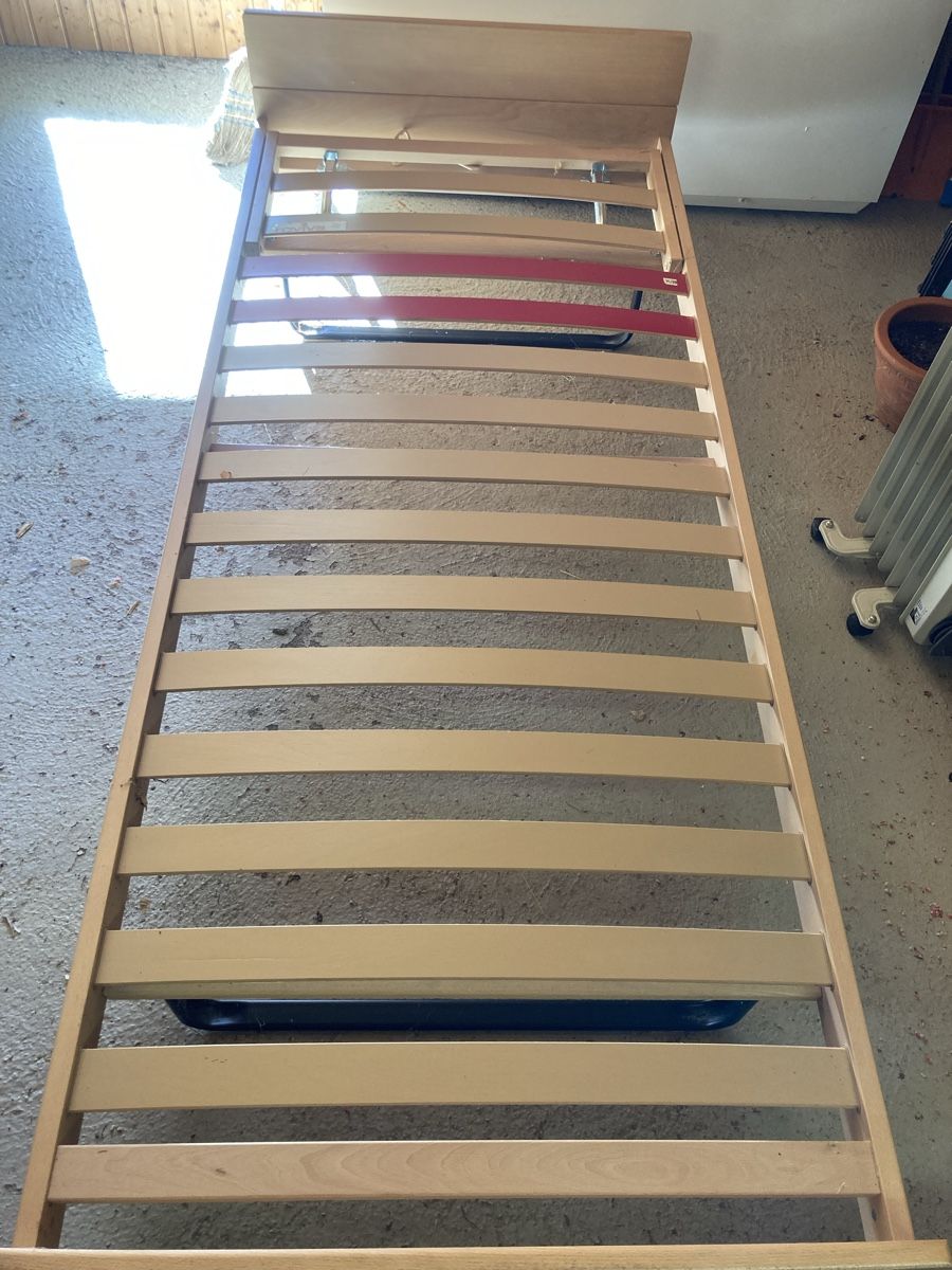 Roviva Lits: Bett 90x210cm – D'occasion à Jaun par walin2