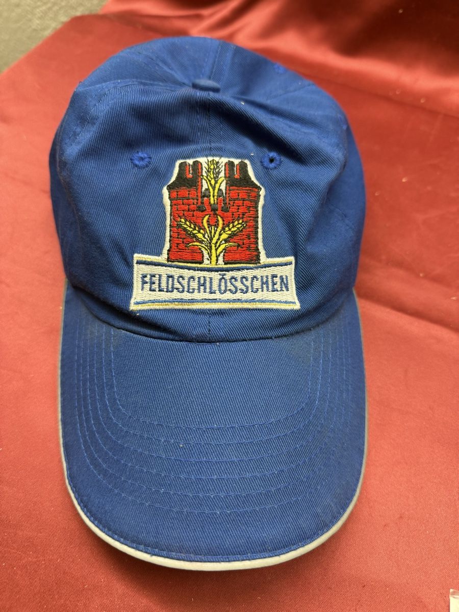 Altre raccolte & rarità: Feldschlösschen Set Kappe Bierkrug Regenschirm mit 2 Aufkleb – Usato da Zofingen venduto da Freewilli78 3