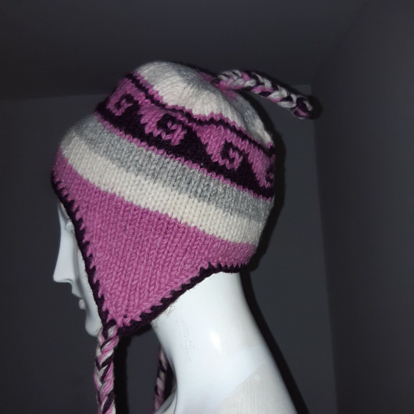 Copricapi, berretti & cappellini: Warme, handgestrickte Wintermuetze mit Zopfmuster – Usato da Horgen venduto da Amanda30