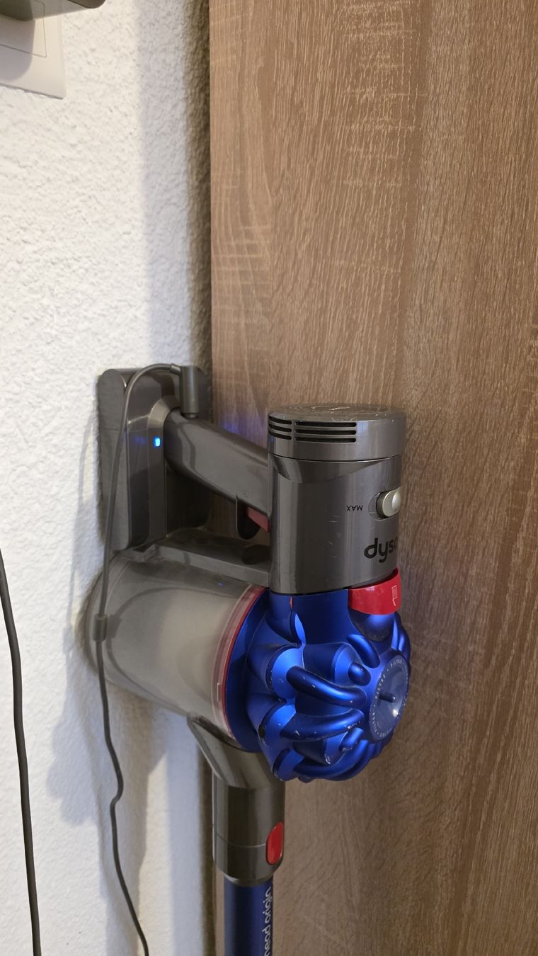 Dyson Staubsauger & Zubehör: Dyson V7 – Gebraucht aus Arbon von Sunset_Sup88 4