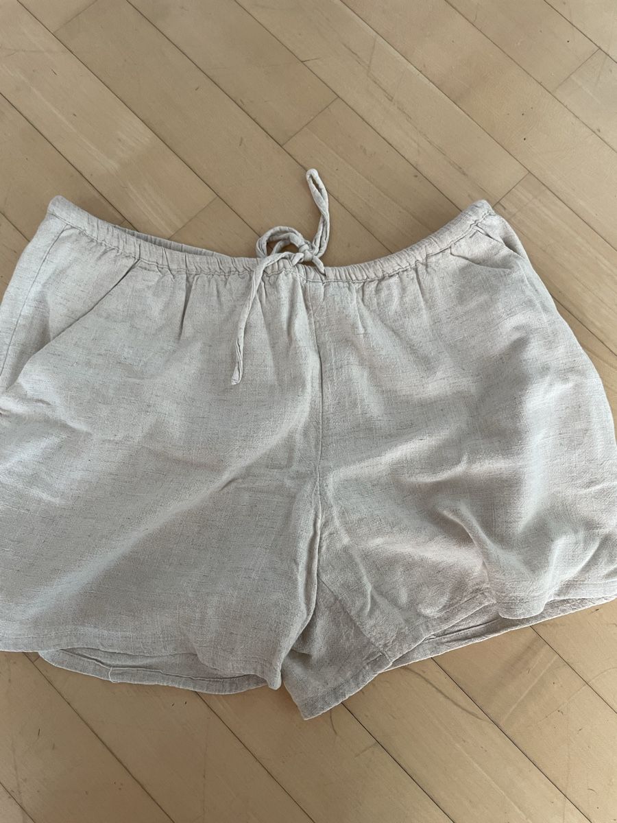 H&M Pantaloni: H&M beige Shorts, Grösse S – Nuovo (secondo la descrizione) da Volketswil venduto da yar_c9dx 3