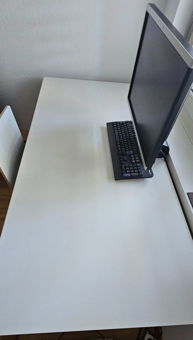 Schreibtische: Bürotisch – Gebraucht aus Seuzach von nad_5x2y 2