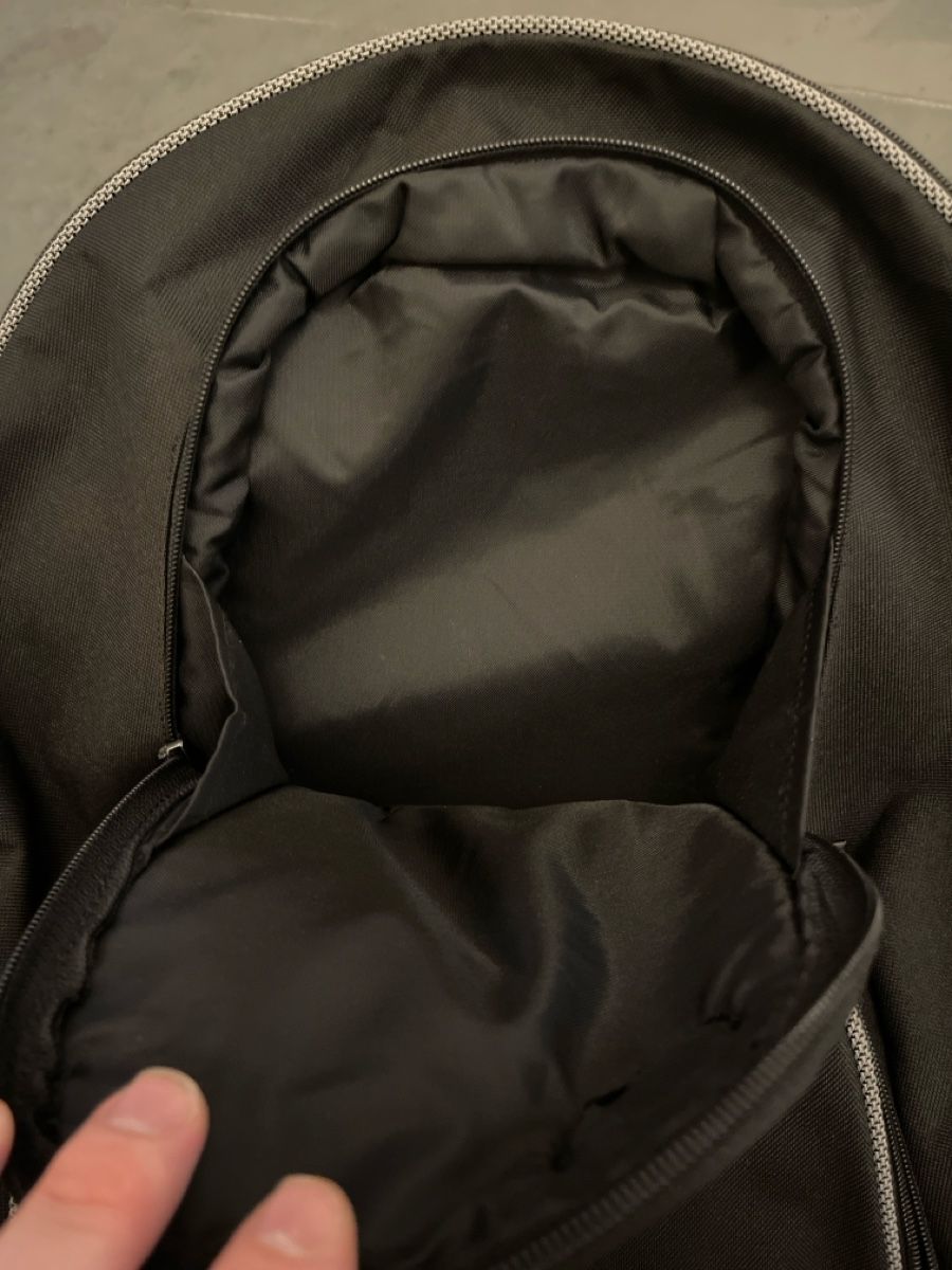Adidas Rucksäcke: Schwarzer Adidas Rucksack – Gebraucht aus Unterkulm von AnoliOccasion 2